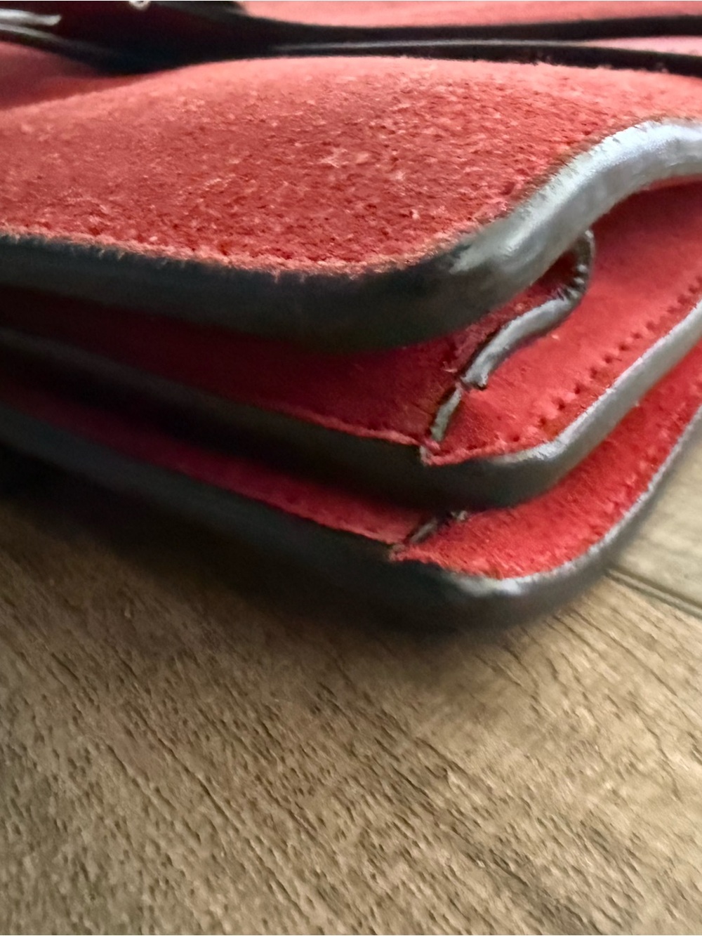 Women's Red Suede Shoulder Bag with Chain Strap - Picture 5 of 16